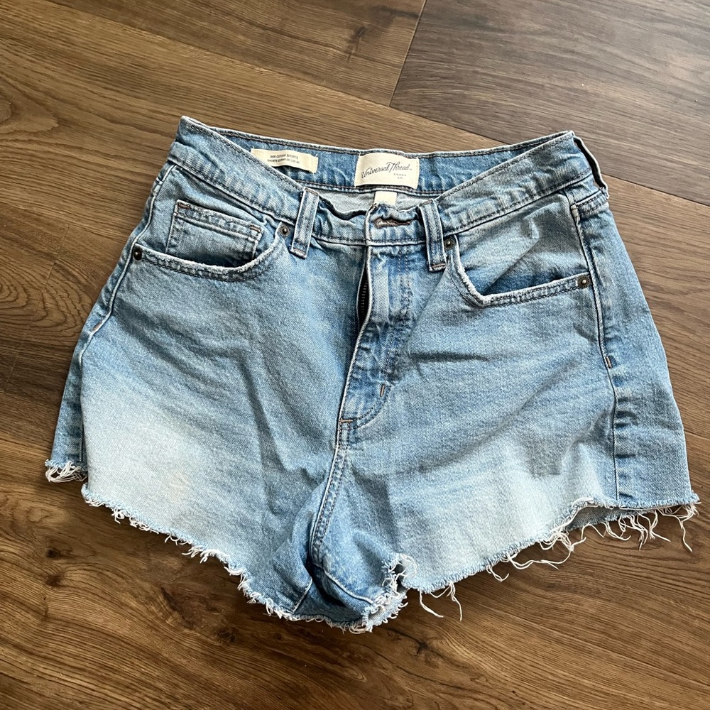 Great condition 6R medium Light Blue cutoff Denim Shorts